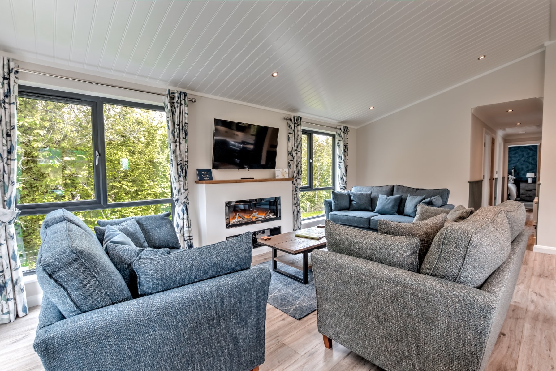 Oakgrove Elm lounge area